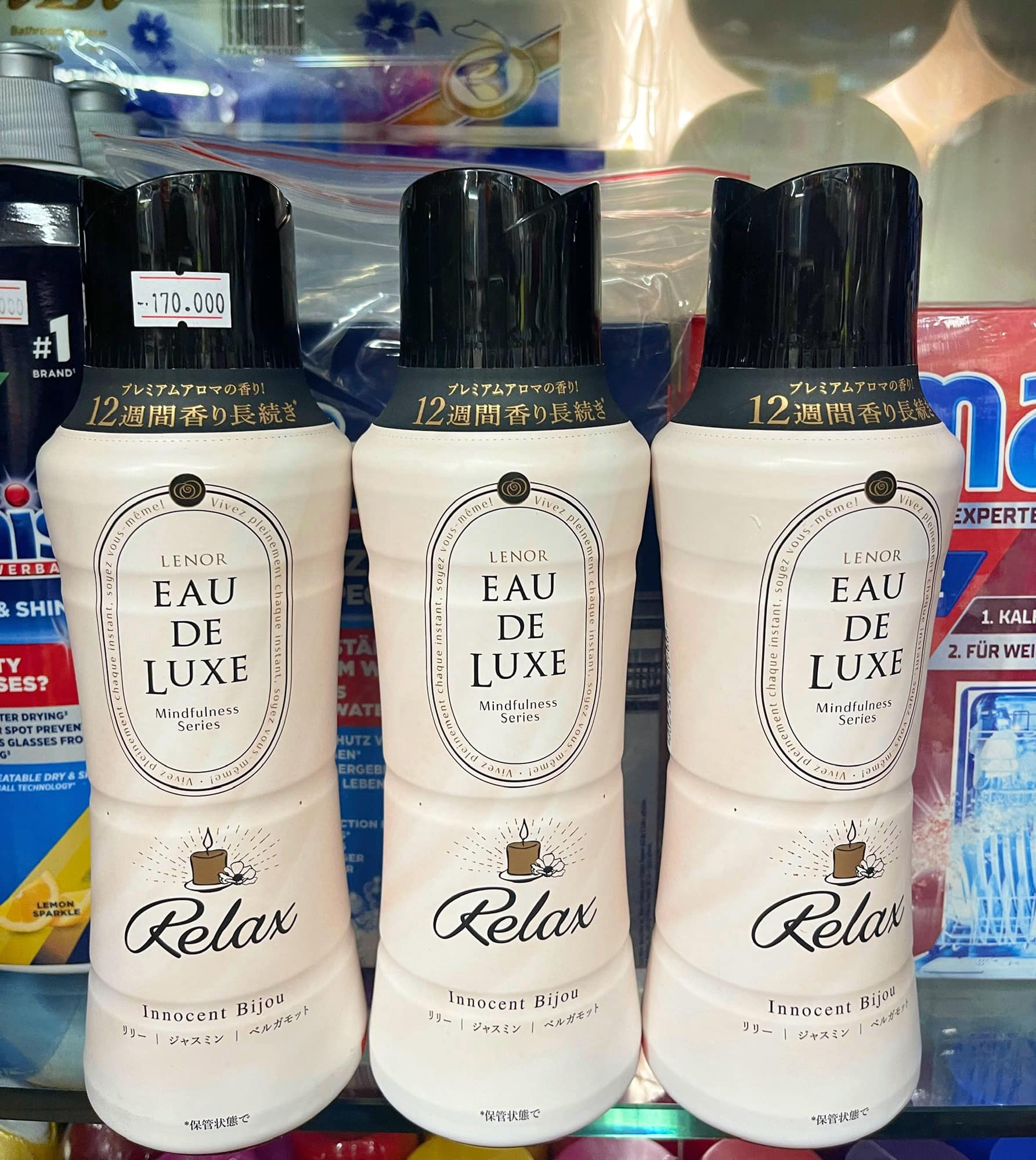 Viên Xả Vải Hương Nước Hoa Lenor Eau De Luxe Relax Nhật Bản (520g)